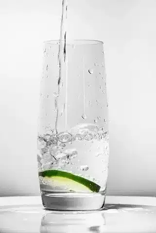 The Refreshing Benefits of Lime as a Water Enhancer